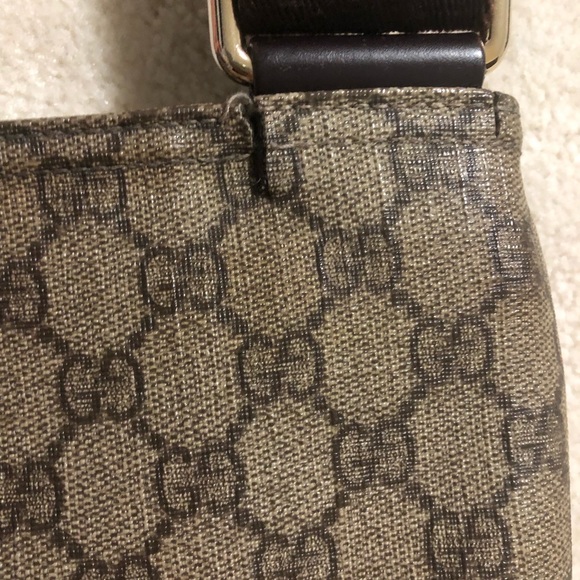 Authentic GUCCI monogram coated messenger bag - Picture 3 of 4